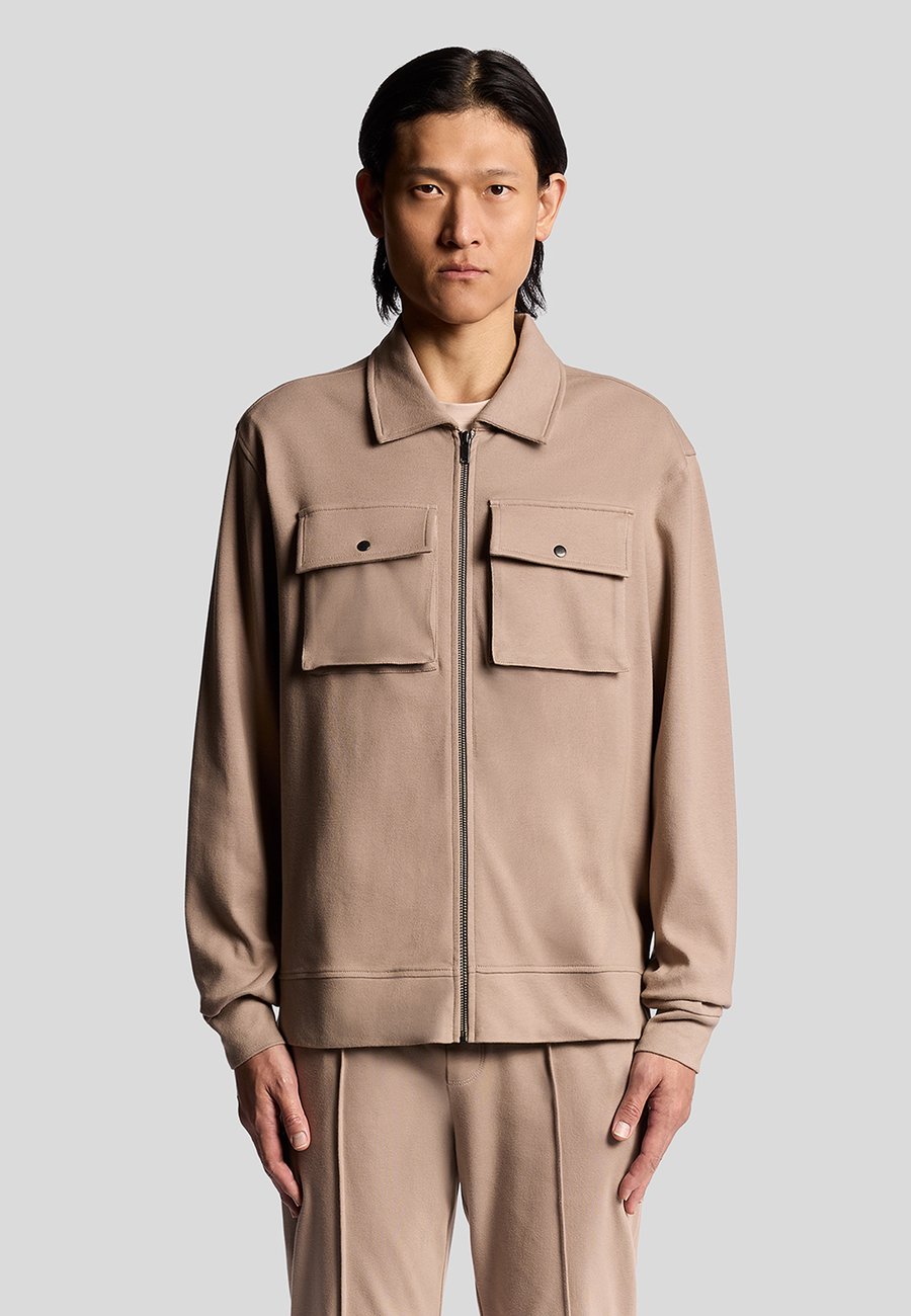 Куртка Lyle & Scott MID LAYERS INTERLOCK, X Cobblestone/Beige
Куртка Lyle & Scott MID LAYERS INTERLOCK, X Cobblestone/Beige