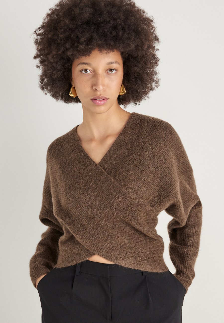 Джемпер MSCH Copenhagen HOPE WRAP, Slate Black Melange/Mottled Brown
Джемпер MSCH Copenhagen HOPE WRAP, Slate Black Melange/Mottled Brown