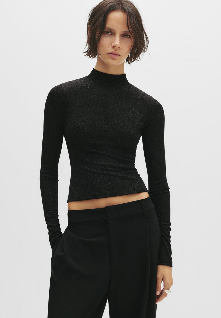 Топ PULL&BEAR Long sleeved top, Black
Топ PULL&BEAR Long sleeved top, Black
