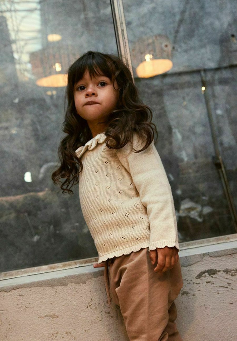 Свитер LANGÄRMELIGES Lil' Atelier, слоновая кость 
Свитер LANGÄRMELIGES Lil' Atelier, слоновая кость