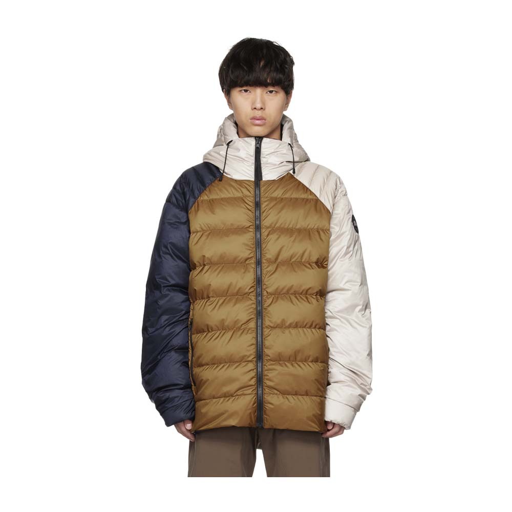 Куртка Canada Goose Tan & Navy Legacy Reversible Down, черный/коричневый/синий
Куртка Canada Goose Tan & Navy Legacy Reversible Down, черный/коричневый/синий