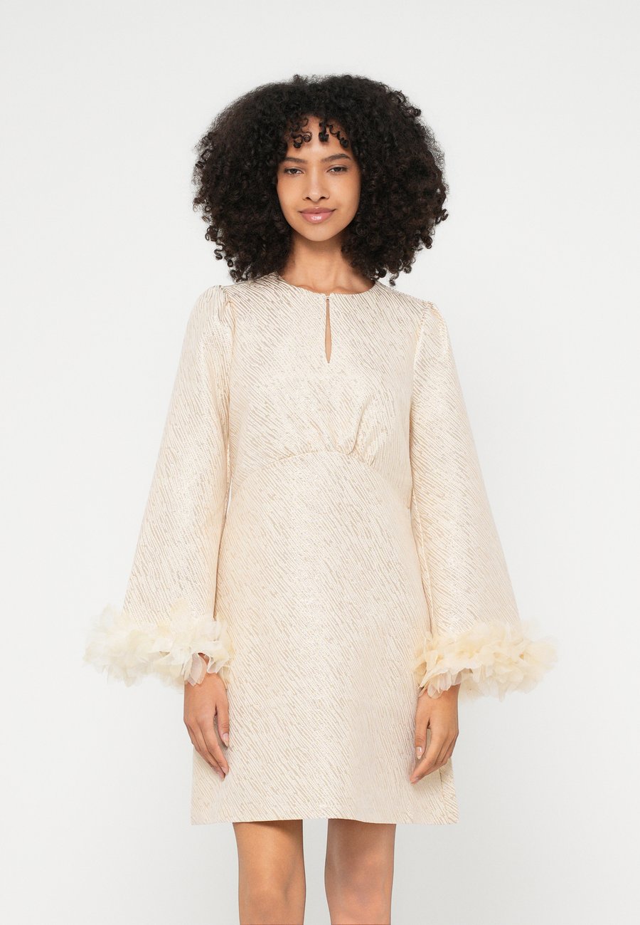 Платье Bruuns Bazaar COCOS ULJA DRESS, Gold Coloured/Gold-Coloured
Платье Bruuns Bazaar COCOS ULJA DRESS, Gold Coloured/Gold-Coloured