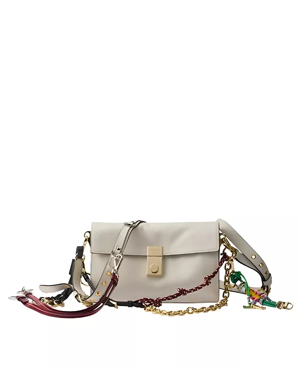 Небольшая кожаная сумка через плечо с мягким звучанием и подвесками. Prada, белый
Небольшая кожаная сумка через плечо с мягким звучанием и подвесками. Prada, белый