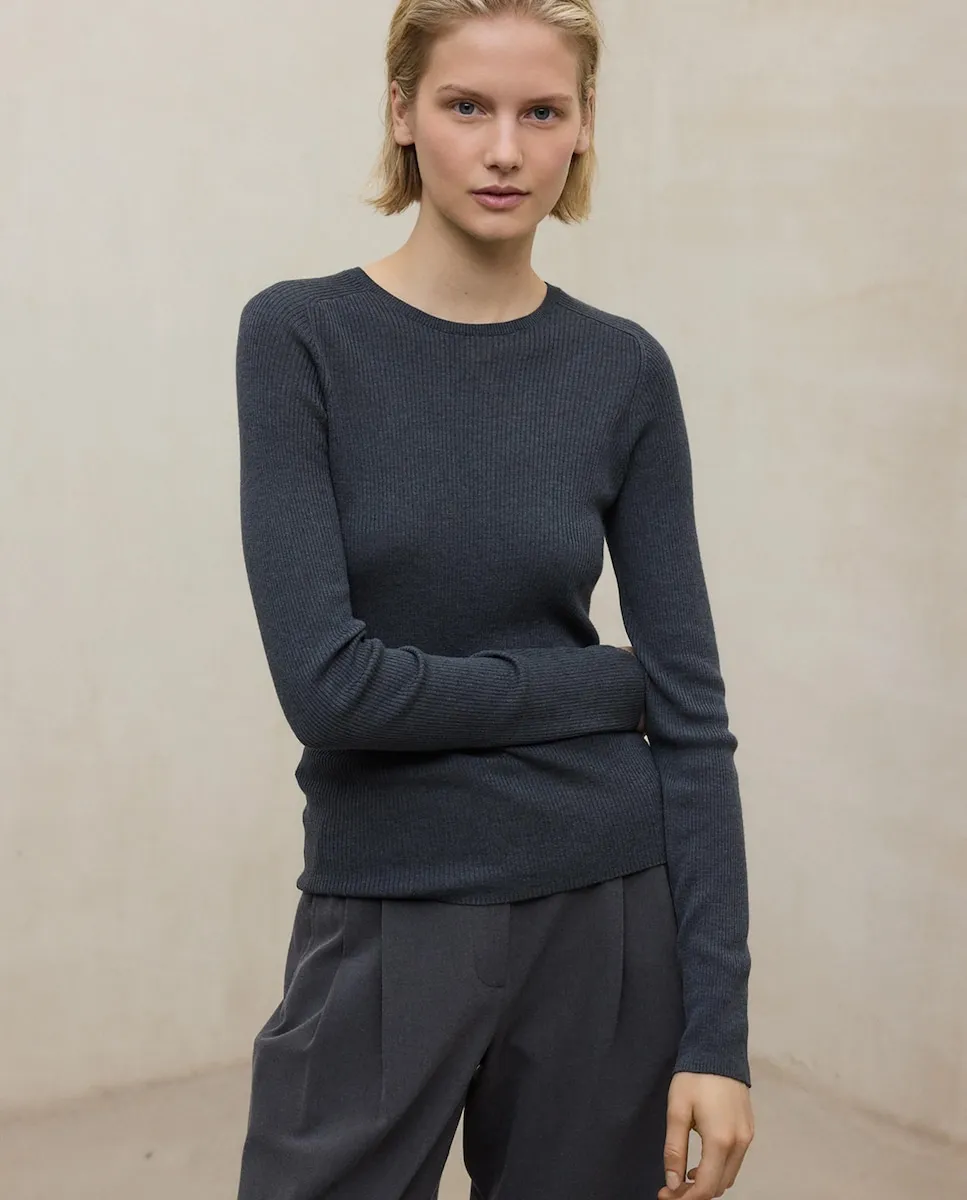 Женский джемпер из тонкой пряжи с круглым гладким воротником Ecoalf, синий
Женский джемпер из тонкой пряжи с круглым гладким воротником Ecoalf, синий