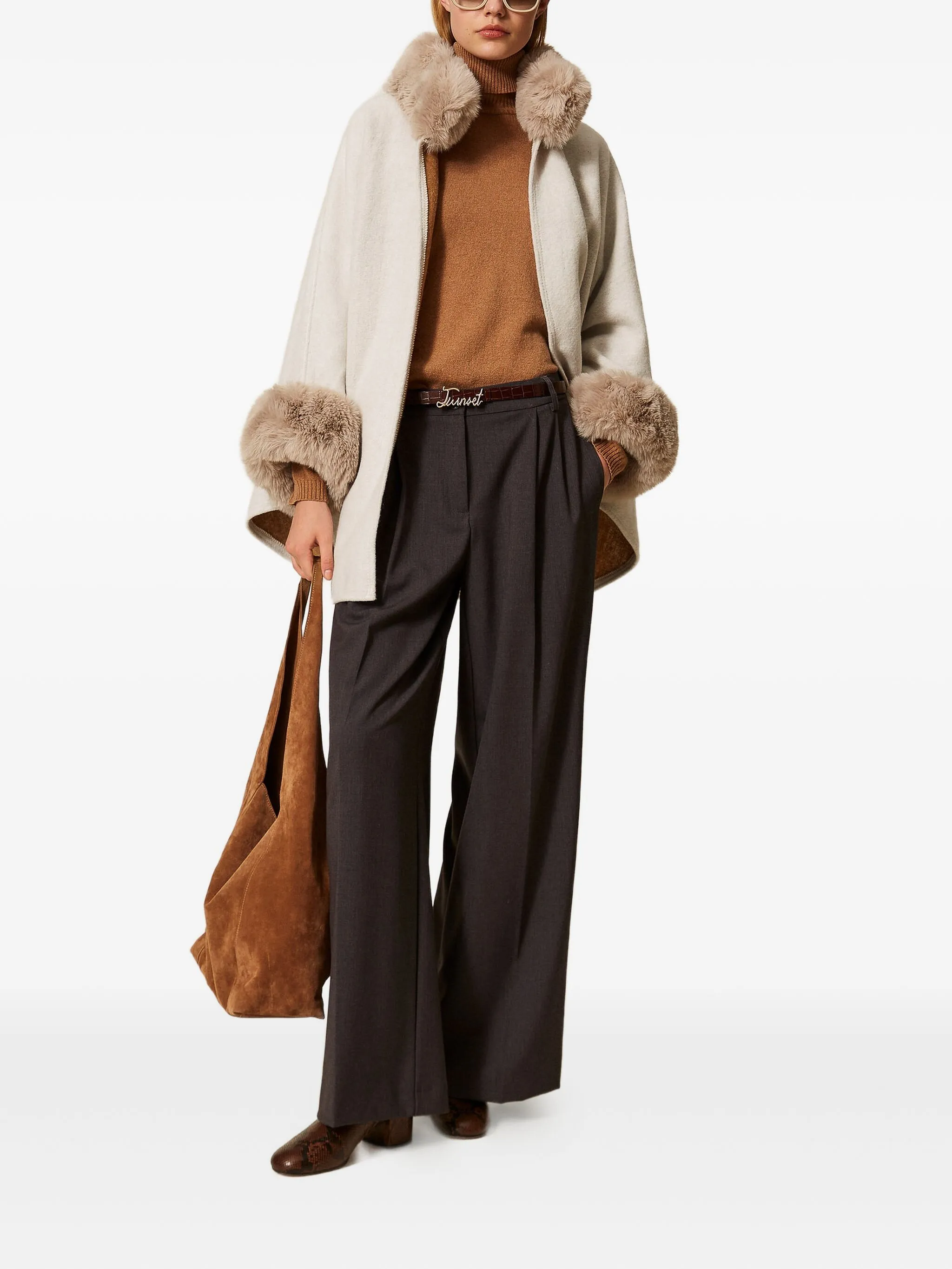 Кейп с меховой отделкой Twinset, белый
Кейп с меховой отделкой Twinset, белый