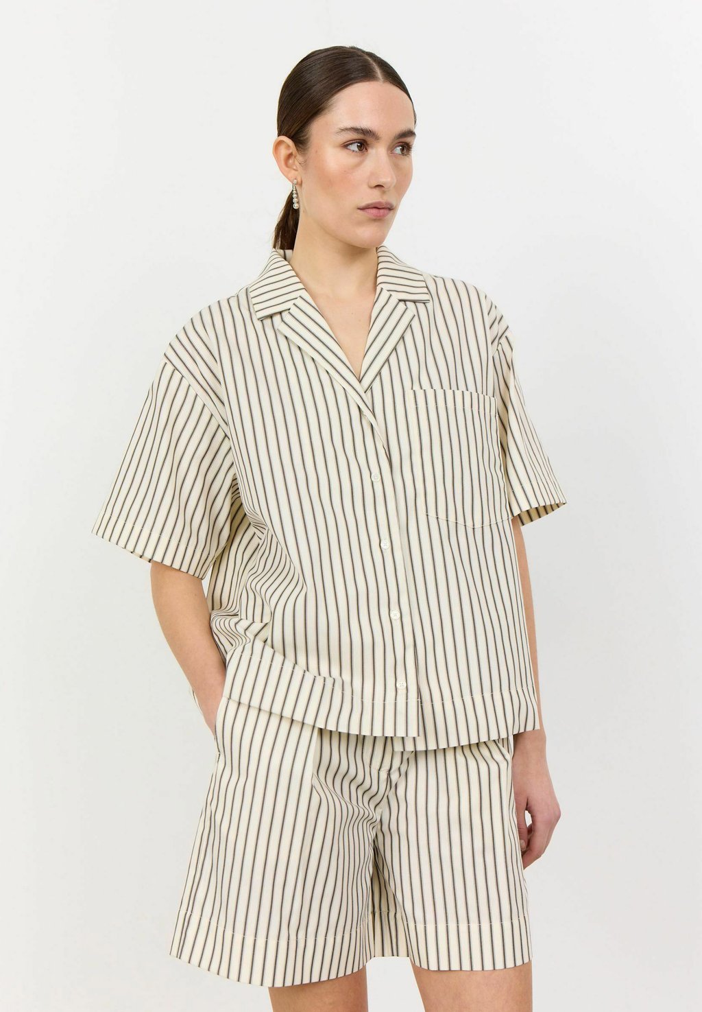 Блузка на пуговицах LR-LUCILLA 3 Levete Room, коричневый
Блузка на пуговицах LR-LUCILLA 3 Levete Room, коричневый