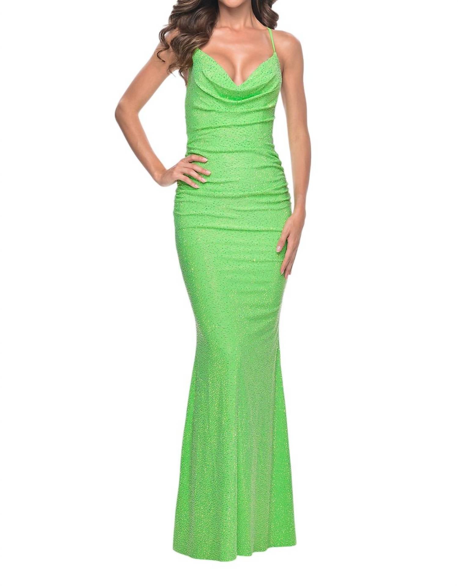 Платье для выпускного вечера с драпированным вырезом из джерса в ярко-зеленом цвете La Femme
Платье для выпускного вечера с драпированным вырезом из джерса в ярко-зеленом цвете La Femme