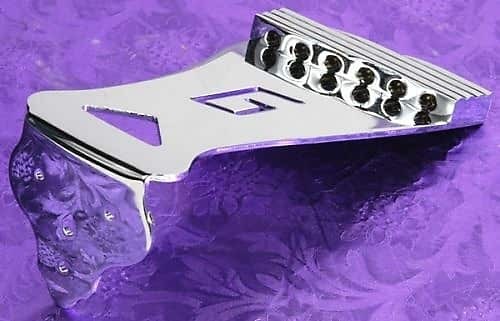 Хромированный хвостовик Gretsch Electromatic "G" SGTP-G2 с крепежными винтами, 0062745000 006-2745-000 Gretsch Electromatic "G" Chrome Tailpiece SGTP-G2 0062745000
Хромированный хвостовик Gretsch Electromatic "G" SGTP-G2 с крепежными винтами, 0062745000 006-2745-000 Gretsch Electromatic "G" Chrome Tailpiece SGTP-G2 0062745000