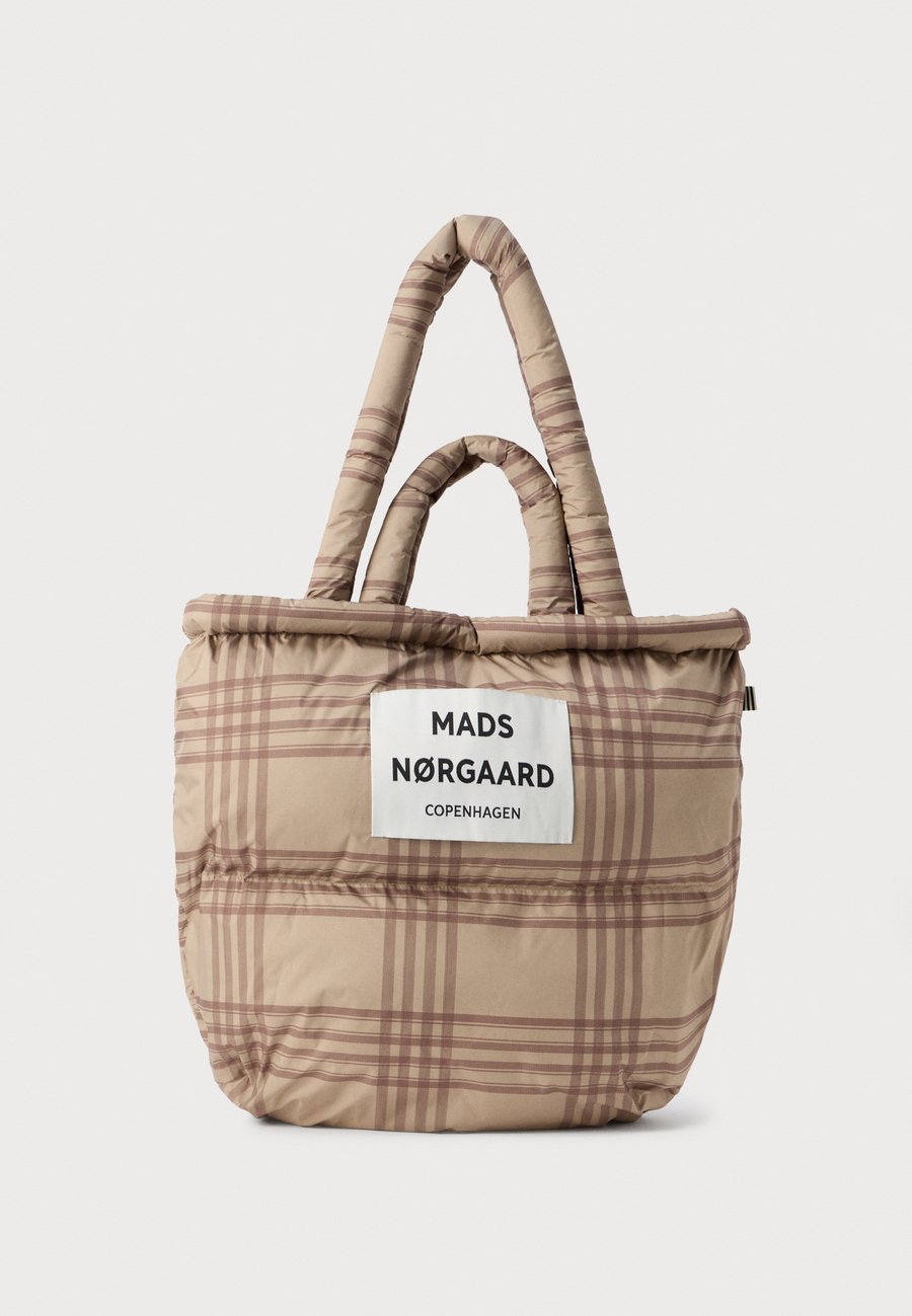 Сумка-шоппер Mads Nørgaard LIGHT PILLOW BAG, Cornstalk/Cocoa Brown/Beige
Сумка-шоппер Mads Nørgaard LIGHT PILLOW BAG, Cornstalk/Cocoa Brown/Beige