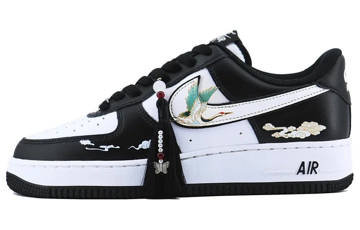 Кастомизированные кроссовки Nike Air Force 1 Skateboarding Shoes Unisex, черный/белый
Кастомизированные кроссовки Nike Air Force 1 Skateboarding Shoes Unisex, черный/белый