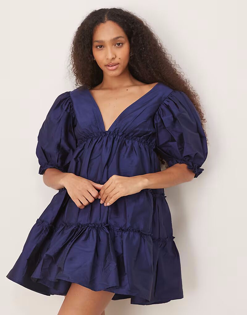 Мини-платье с глубоким вырезом и рукавами-фонариками Lace & Beads темно-синего цвета
Мини-платье с глубоким вырезом и рукавами-фонариками Lace & Beads темно-синего цвета