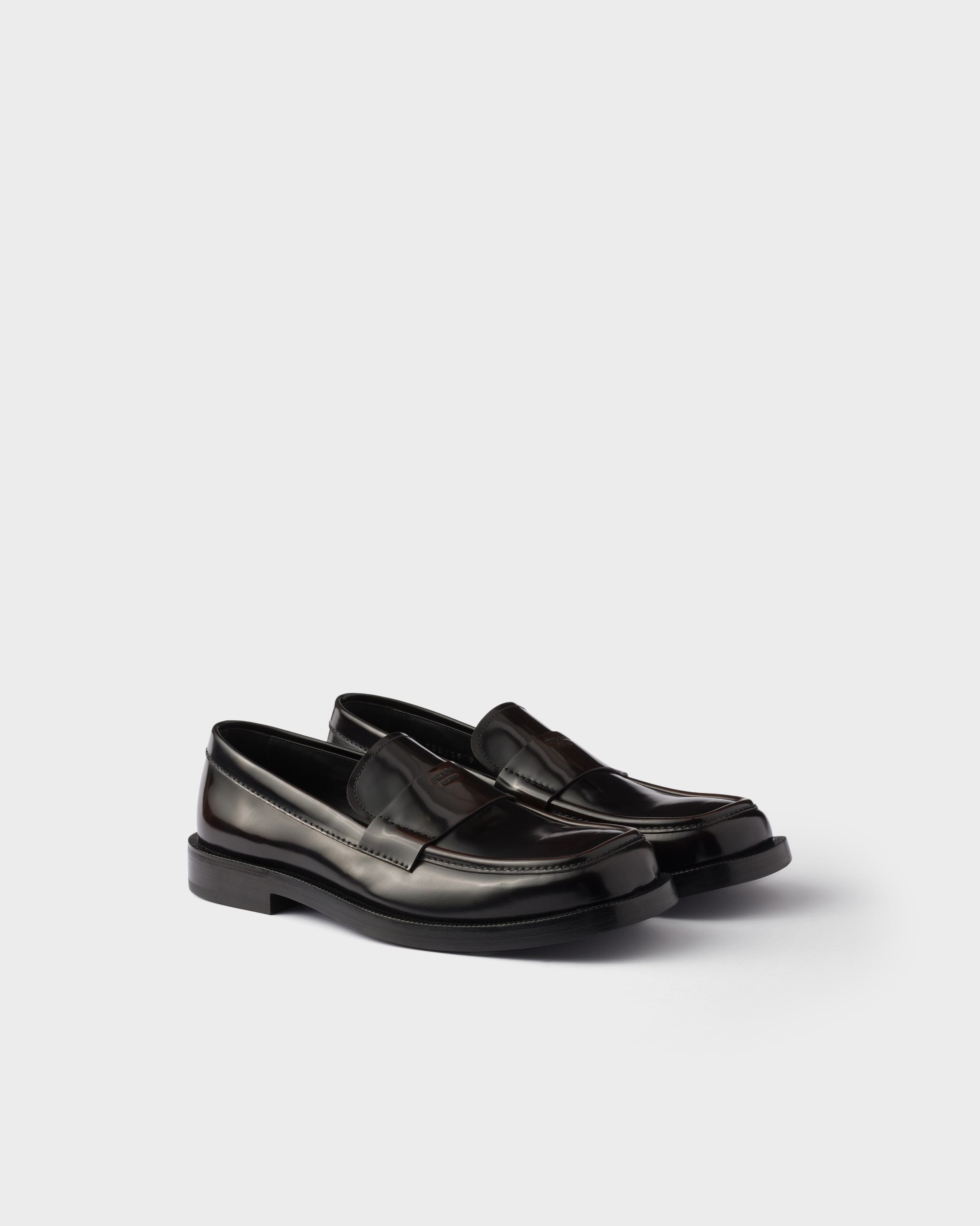 Лоферы из полированной кожи Prada, сиенна
Лоферы из полированной кожи Prada, сиенна