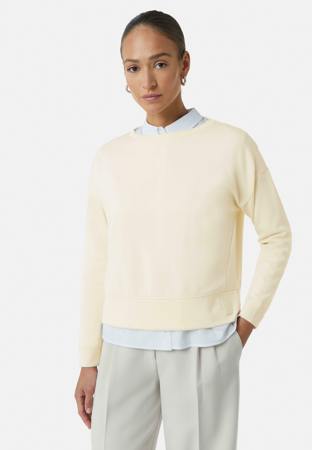 Толстовка WEICHES MIT SEITLICHEN SCHLITZEN comma casual identity, песочный
Толстовка WEICHES MIT SEITLICHEN SCHLITZEN comma casual identity, песочный