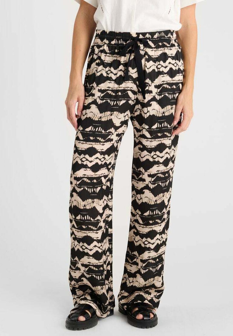 Спортивные брюки DROITE LOMY Le Temps Des Cerises, черный
Спортивные брюки DROITE LOMY Le Temps Des Cerises, черный