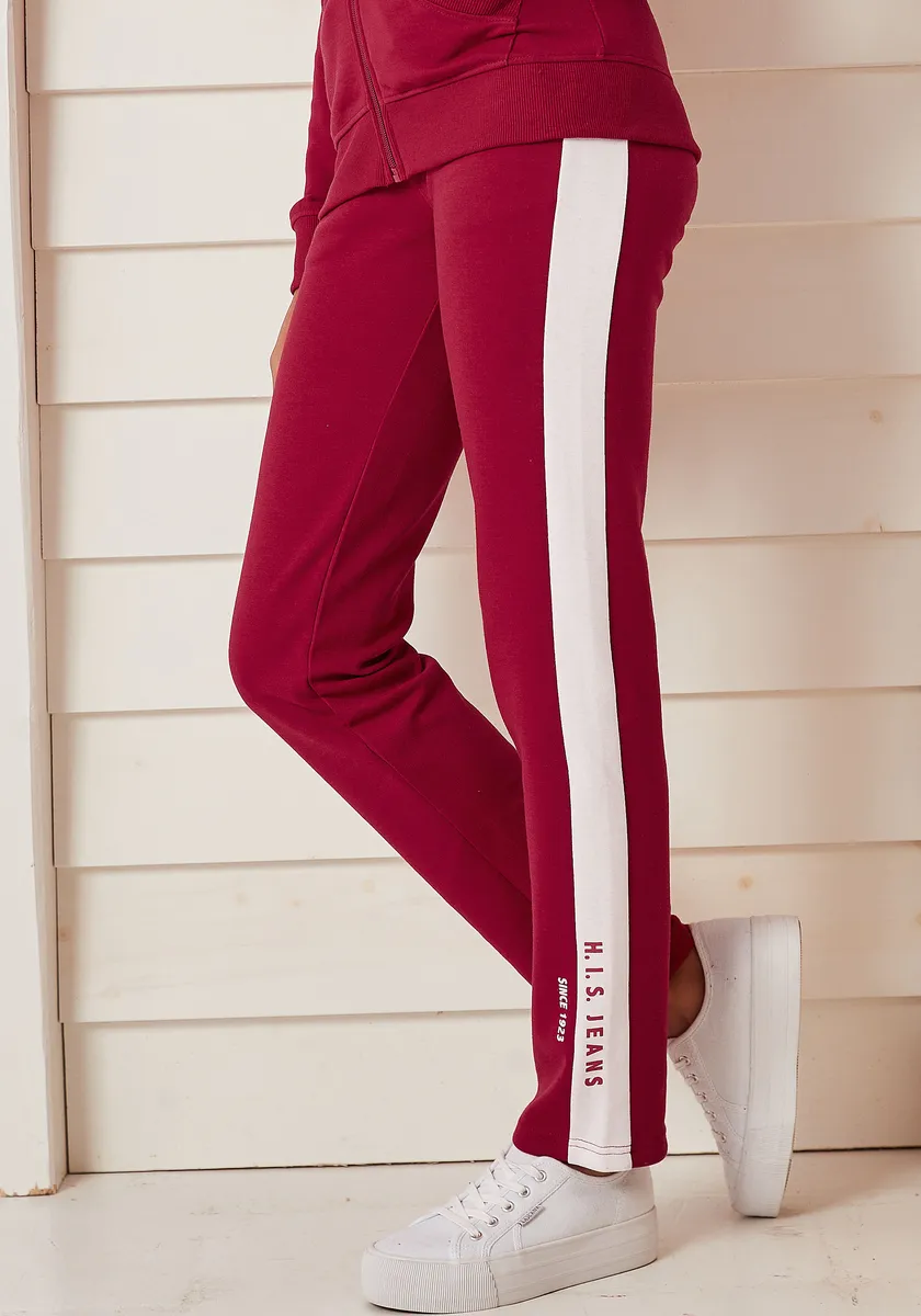 Брюки для отдыха H.I.S с белыми полосками по бокам и логотипом, костюм для отдыха, красный
Брюки для отдыха H.I.S с белыми полосками по бокам и логотипом, костюм для отдыха, красный