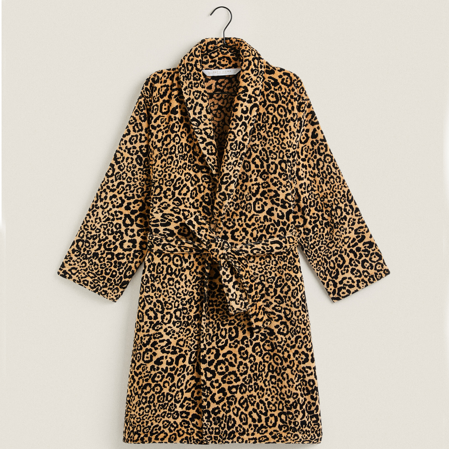 Банный халат Zara Home Leopard Jacquard, коричневый/черный
Банный халат Zara Home Leopard Jacquard, коричневый/черный