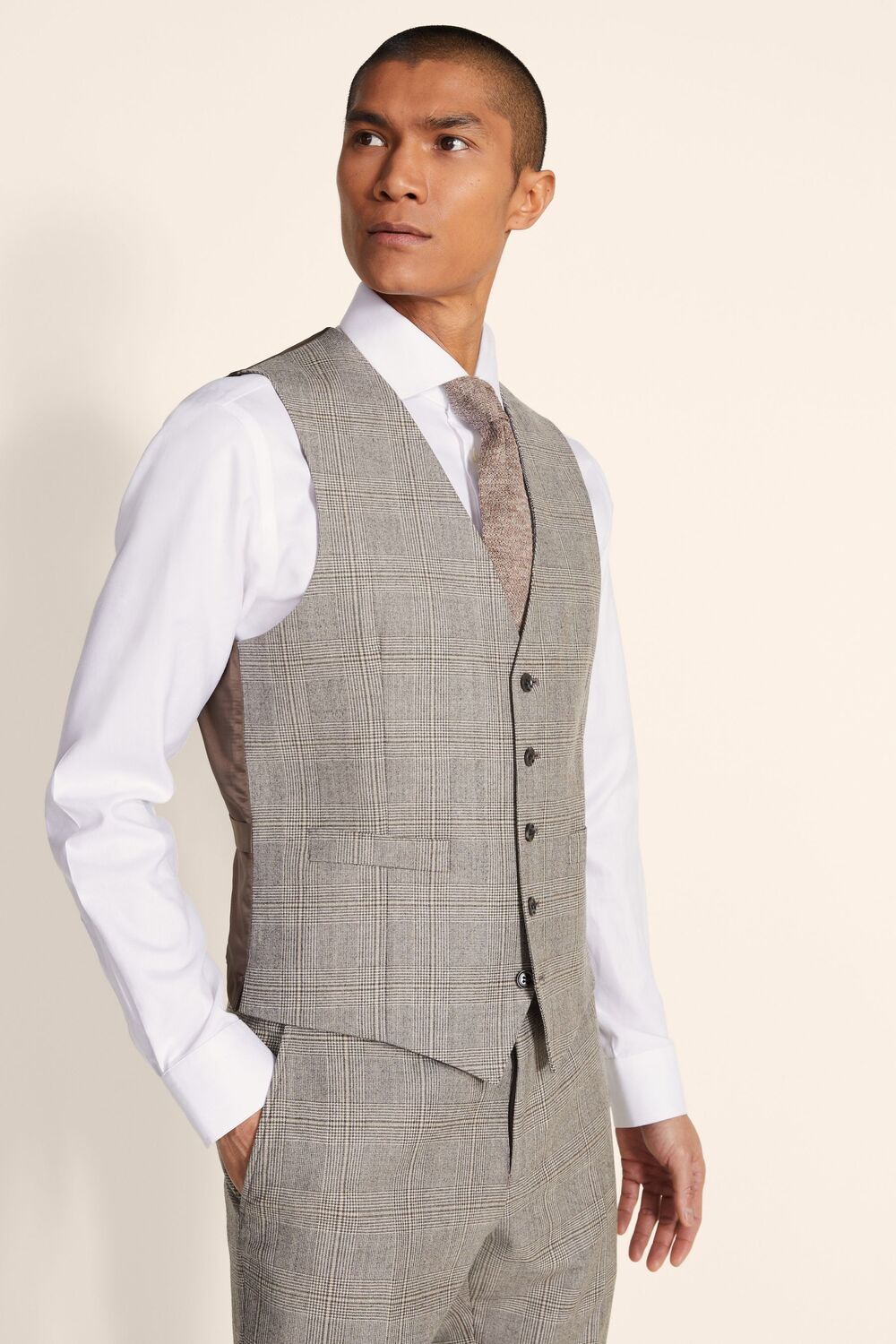 Костюмный жилет телесного цвета приталенного кроя MOSS
Костюмный жилет телесного цвета приталенного кроя MOSS