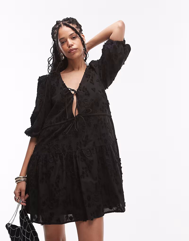 & Other Stories вышитое мини-платье с завязкой спереди и многоуровневым подолом черного цвета
& Other Stories вышитое мини-платье с завязкой спереди и многоуровневым подолом черного цвета