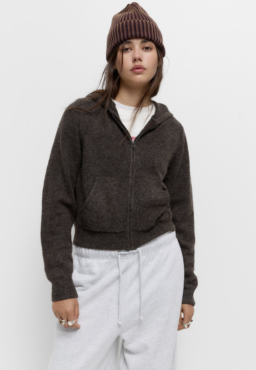 Кардиган PULL&BEAR Cardigan, Dark Brown
Кардиган PULL&BEAR Cardigan, Dark Brown