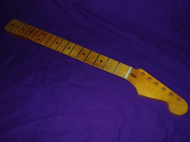 Гриф Dark Relic, 22 лада, 12 радиусов, форма C, винтажный Stratocaster Stratocaster, кленовый гриф Allparts Fender Licensed Stratocaster neck
Гриф Dark Relic, 22 лада, 12 радиусов, форма C, винтажный Stratocaster Stratocaster, кленовый гриф Allparts Fender Licensed Stratocaster neck