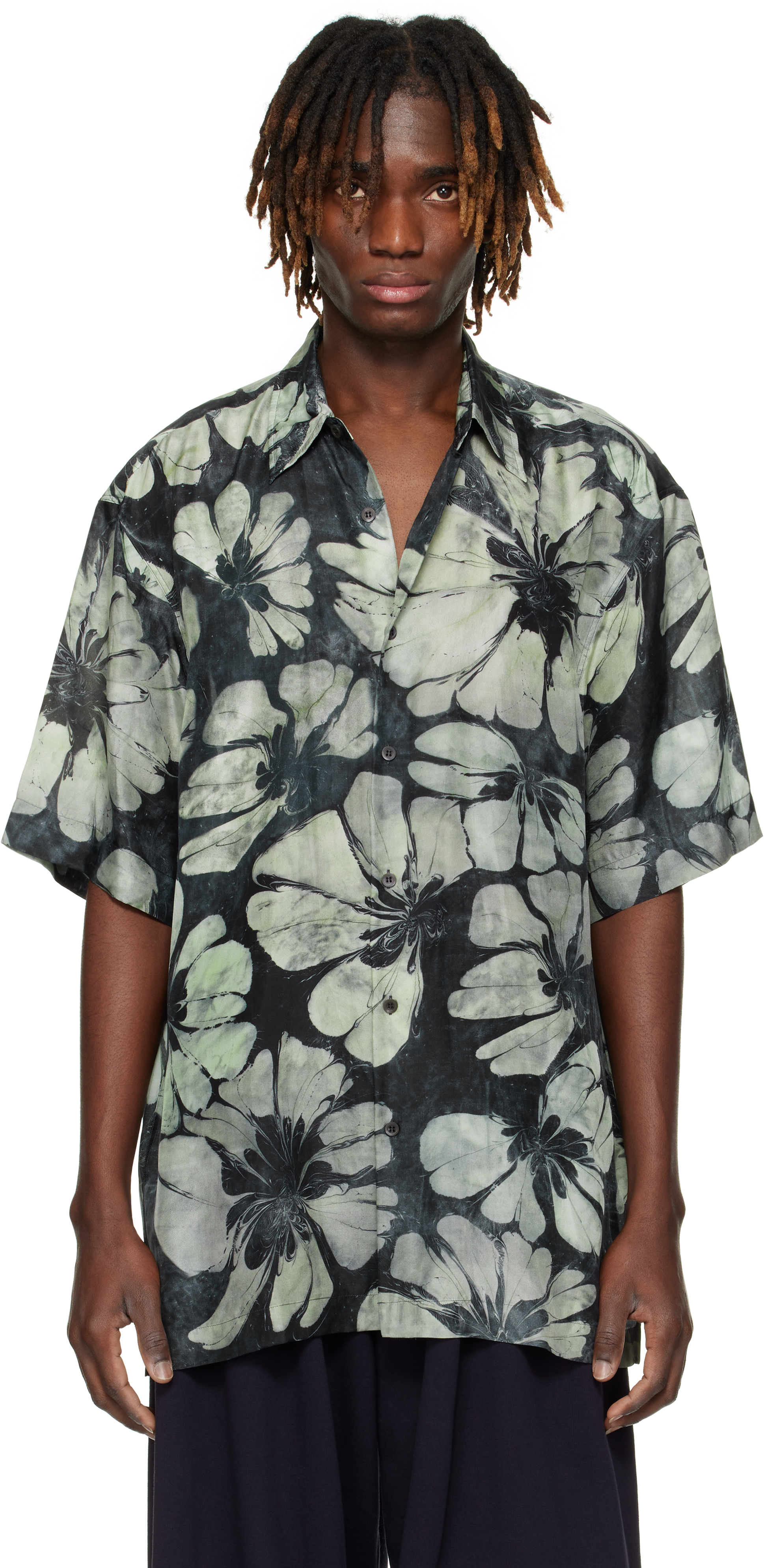 Черная и серая шелковая рубашка с коротким рукавом Dries Van Noten
Черная и серая шелковая рубашка с коротким рукавом Dries Van Noten