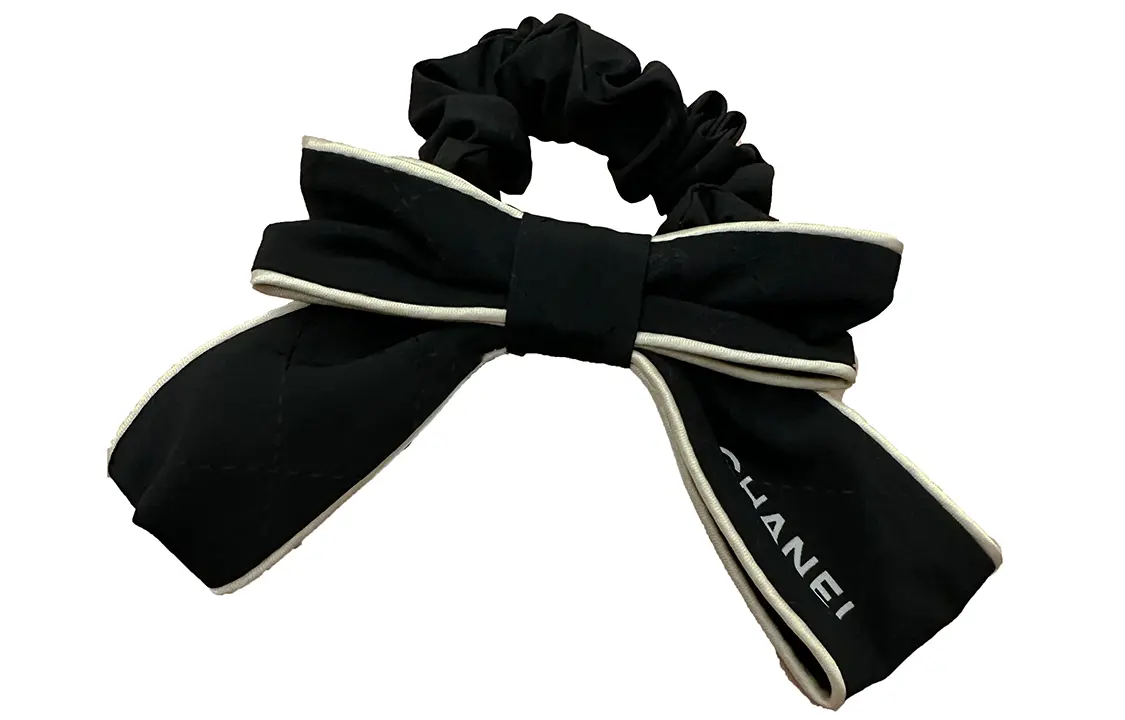 Chanel Резинки для волос женские, черные
Chanel Резинки для волос женские, черные