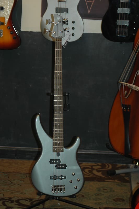 Yamaha TRBX204FM Bass 2020 серый металлик
Yamaha TRBX204FM Bass 2020 серый металлик