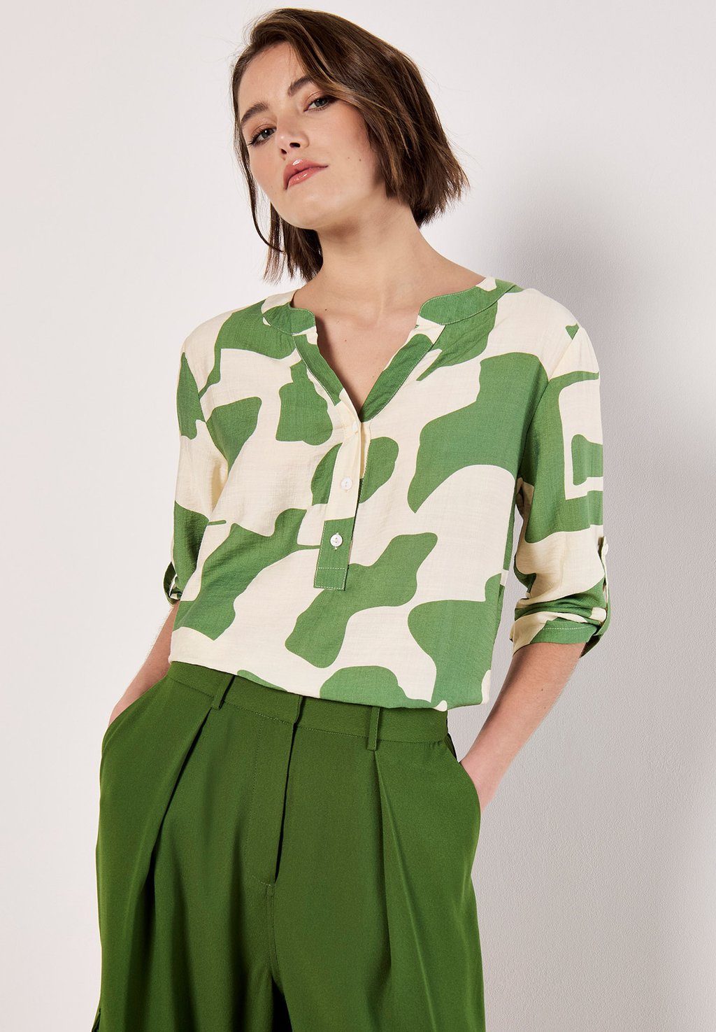 Блуза ABSTRACT SHAPES BUTTON DETAIL Apricot, зеленый
Блуза ABSTRACT SHAPES BUTTON DETAIL Apricot, зеленый