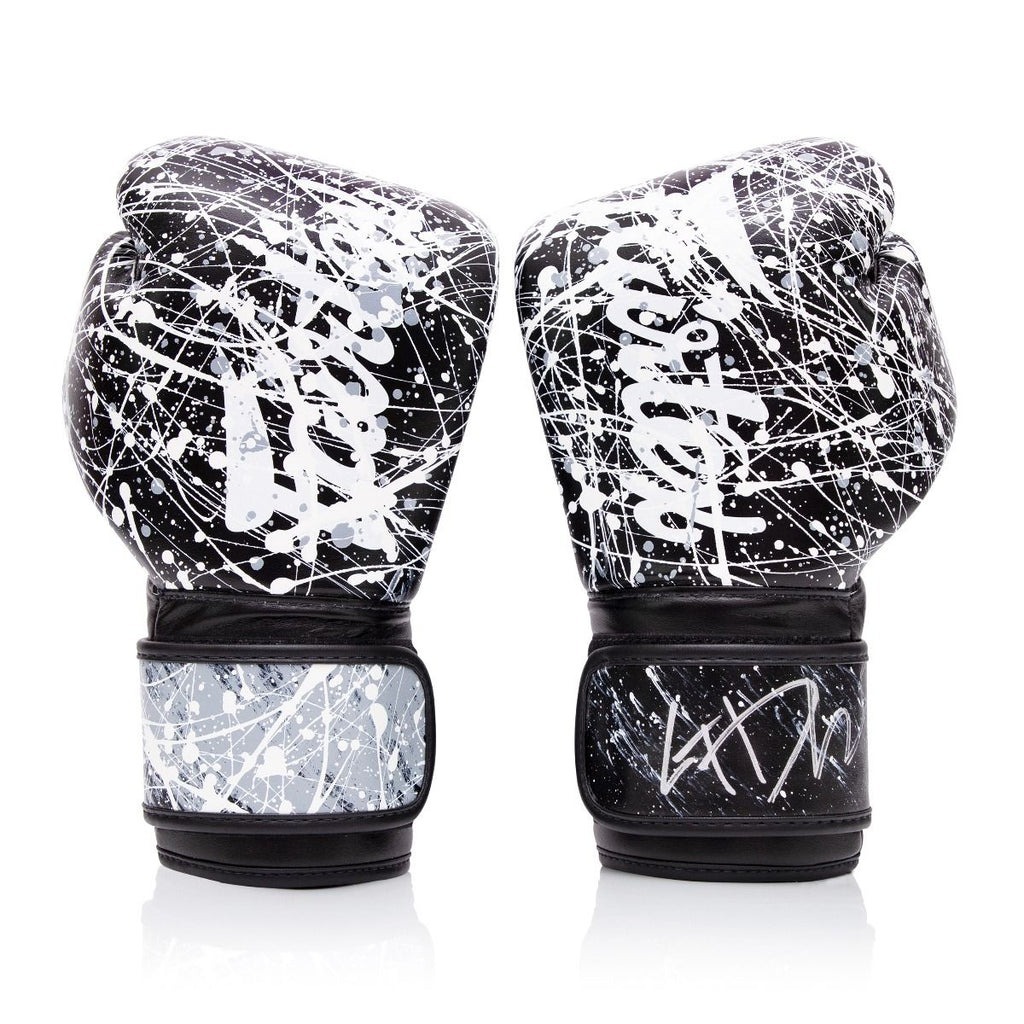 Боксерские перчатки Fairtex Painter Microfiber - Art Collections, 12 oz., черный/белый
Боксерские перчатки Fairtex Painter Microfiber - Art Collections, 12 oz., черный/белый