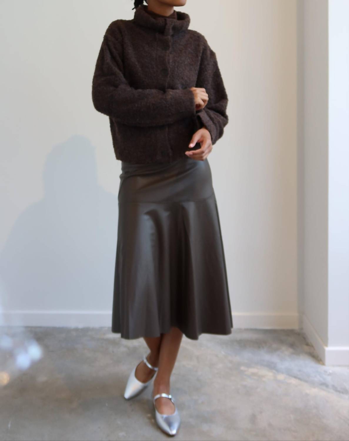 Асимметричная юбка миди из веганской кожи коричневого цвета all : row
Асимметричная юбка миди из веганской кожи коричневого цвета all : row