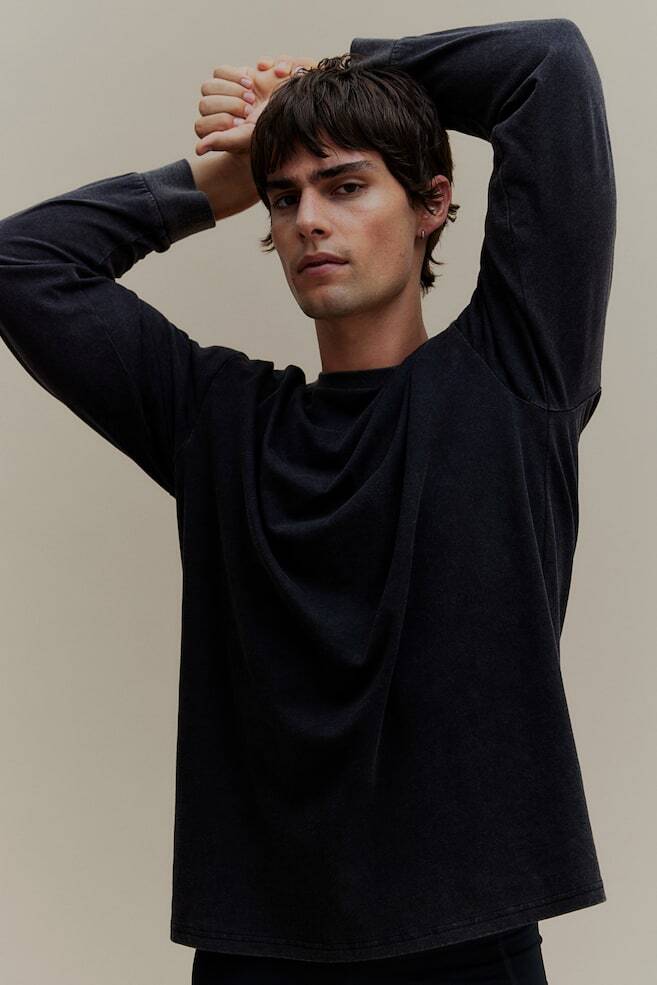 Спортивная рубашка с длинными рукавами свободного кроя H&M, черный
Спортивная рубашка с длинными рукавами свободного кроя H&M, черный