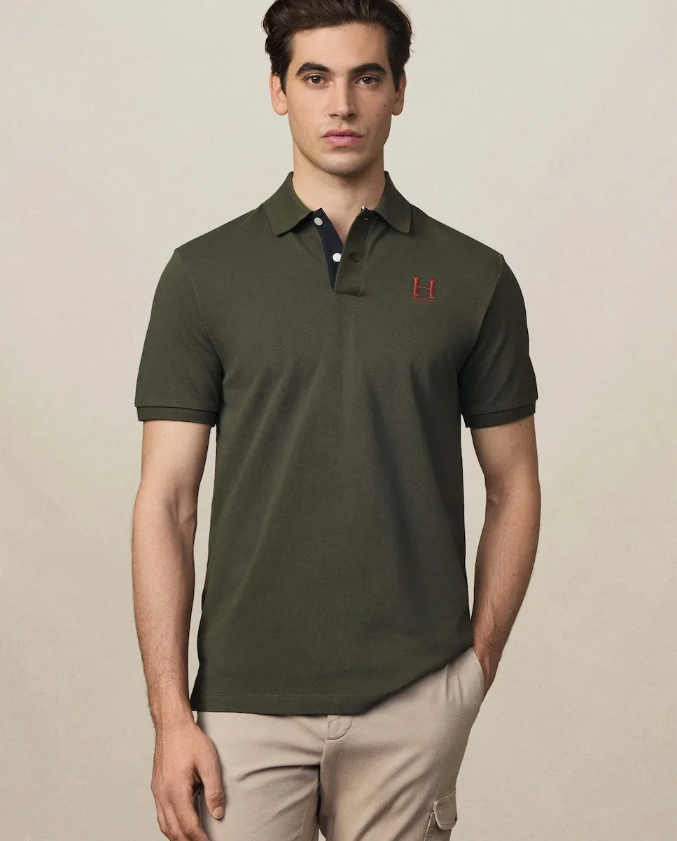 Мужское поло с коротким рукавом, классическая посадка, с флагом Юнион Джек Hackett, военный зеленый
Мужское поло с коротким рукавом, классическая посадка, с флагом Юнион Джек Hackett, военный зеленый