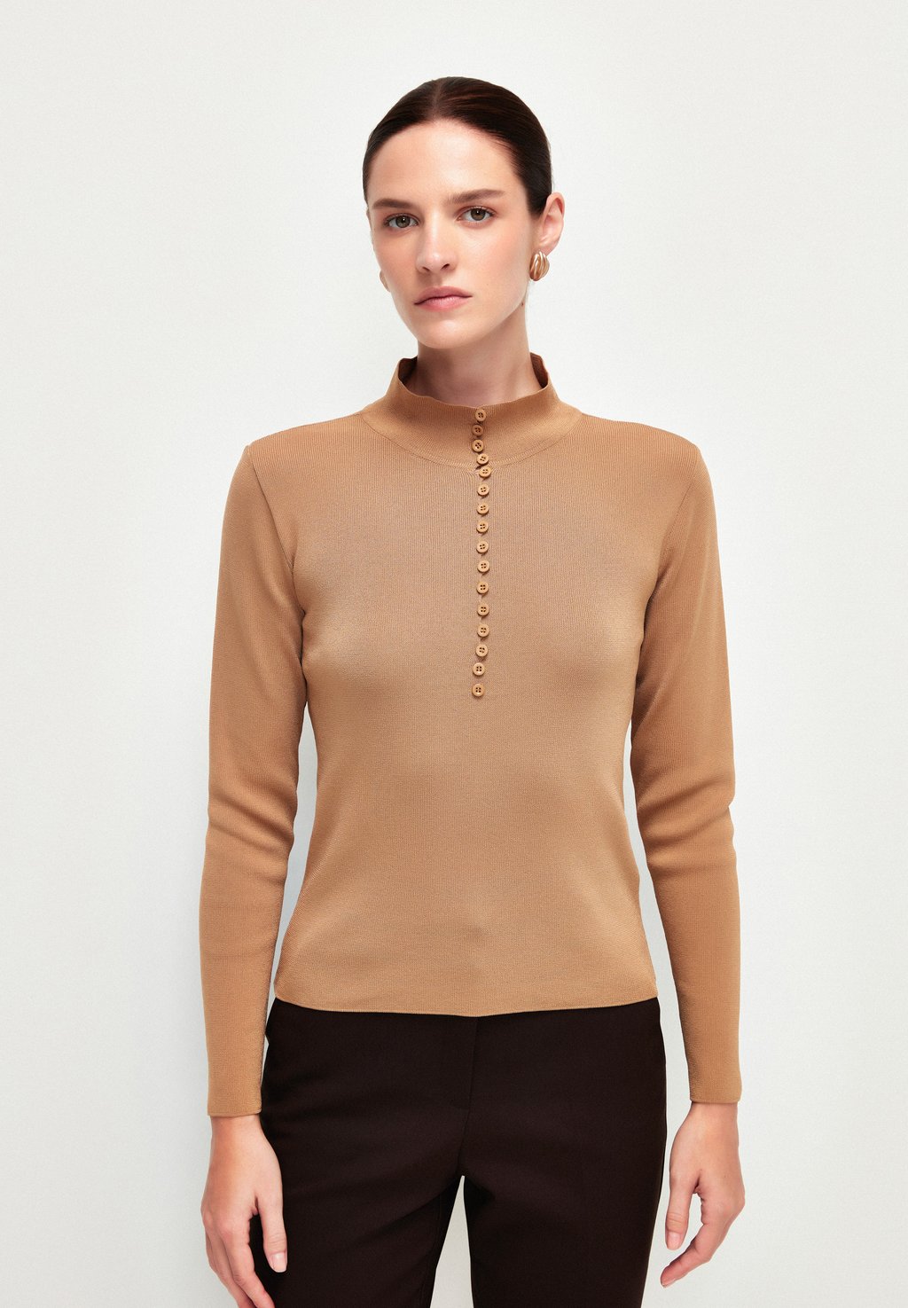 Вязаный свитер BUTTONED adL, цвет beige
Вязаный свитер BUTTONED adL, цвет beige