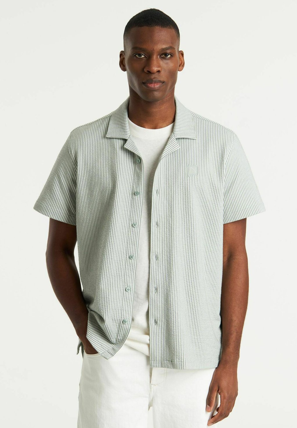 Рубашка Doby Sear CHASIN', светло-серый
Рубашка Doby Sear CHASIN', светло-серый