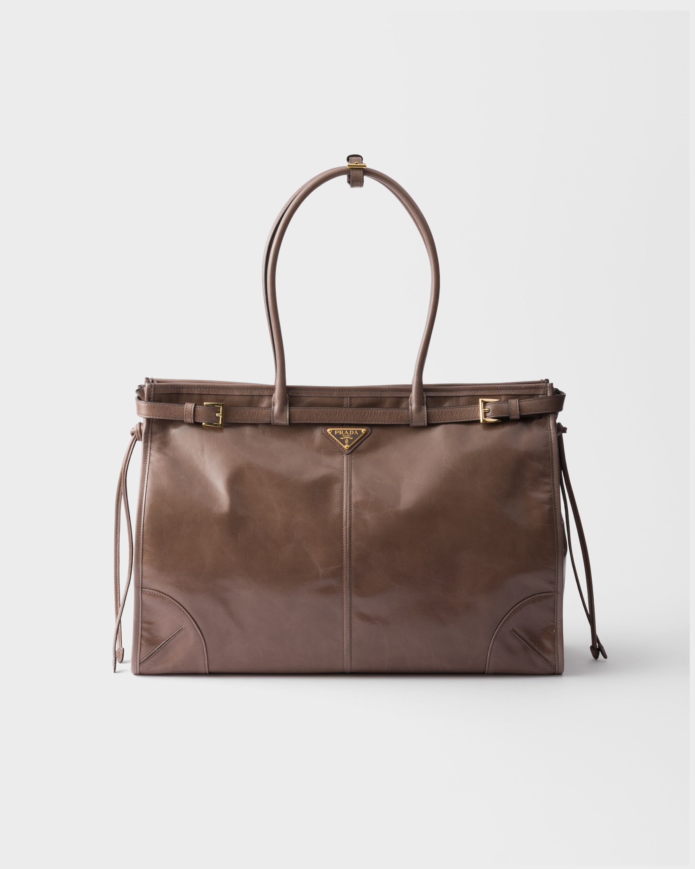 Сумка Prada Bonnie из кожи, очень большого размера Prada, глина
Сумка Prada Bonnie из кожи, очень большого размера Prada, глина