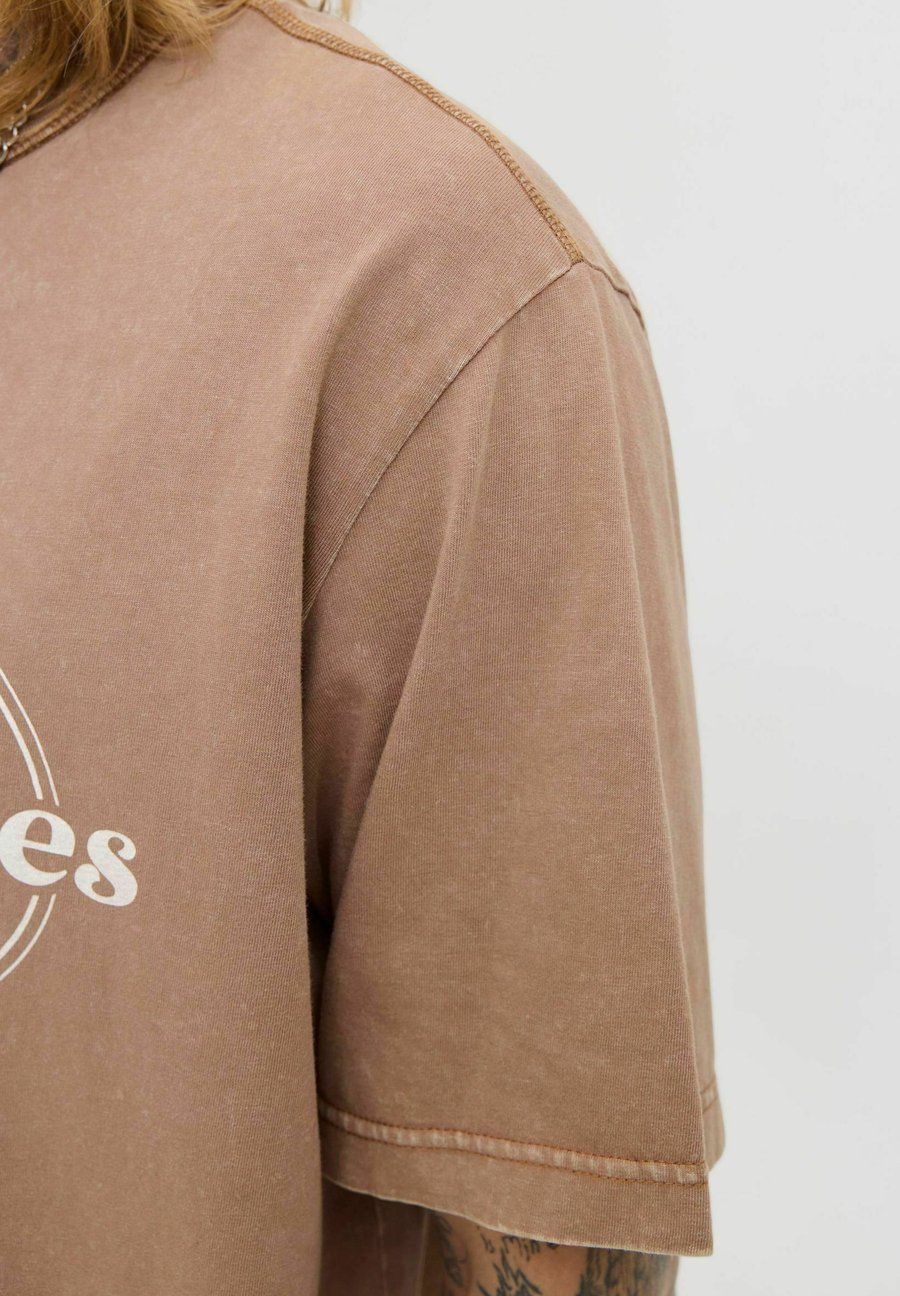 Футболка Jack & Jones JJEDOVER TEE CREW NECK , Monks Robe/Camel, Бежевый, Футболка Jack & Jones JJEDOVER TEE CREW NECK , Monks Robe/Camel
Футболка Jack & Jones JJEDOVER TEE CREW NECK , Monks Robe/Camel, Бежевый, Футболка Jack & Jones JJEDOVER TEE CREW NECK , Monks Robe/Camel
