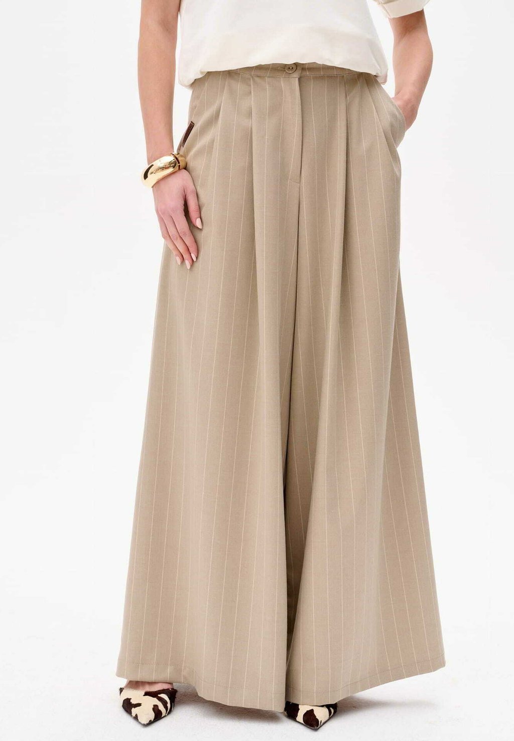 Брюки PARIS blue shadow, бежевый
Брюки PARIS blue shadow, бежевый