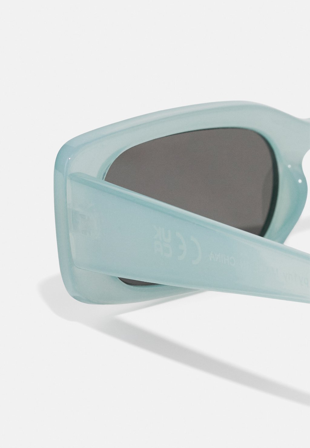 Солнцезащитные очки Even&Odd, светло-голубые
Солнцезащитные очки Even&Odd, светло-голубые
