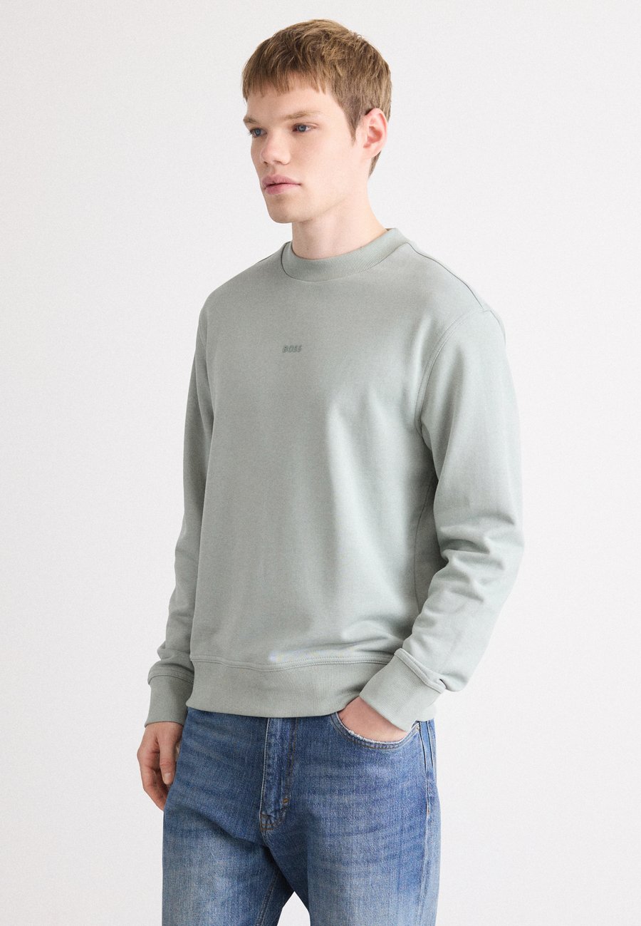 Толстовка BOSS WES MALL CREW, Open Green/Green
Толстовка BOSS WES MALL CREW, Open Green/Green