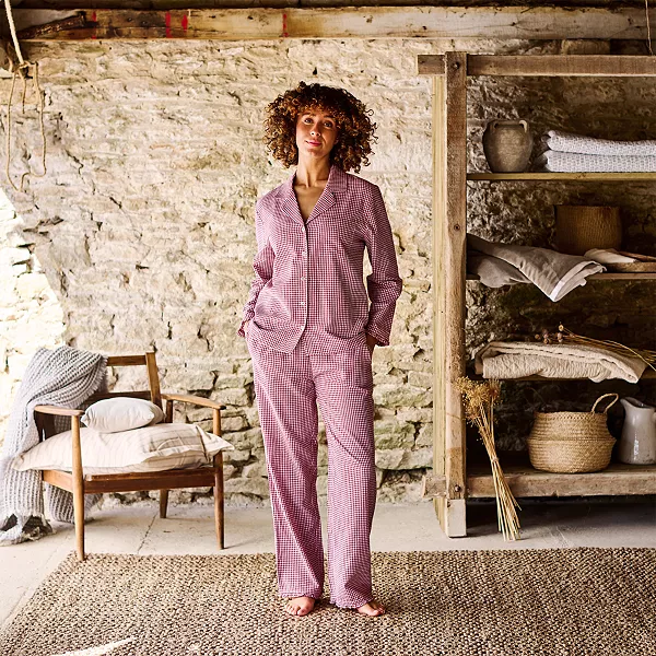 Хлопковый пижамный комплект в клетку с оборками Christy, красный
Хлопковый пижамный комплект в клетку с оборками Christy, красный