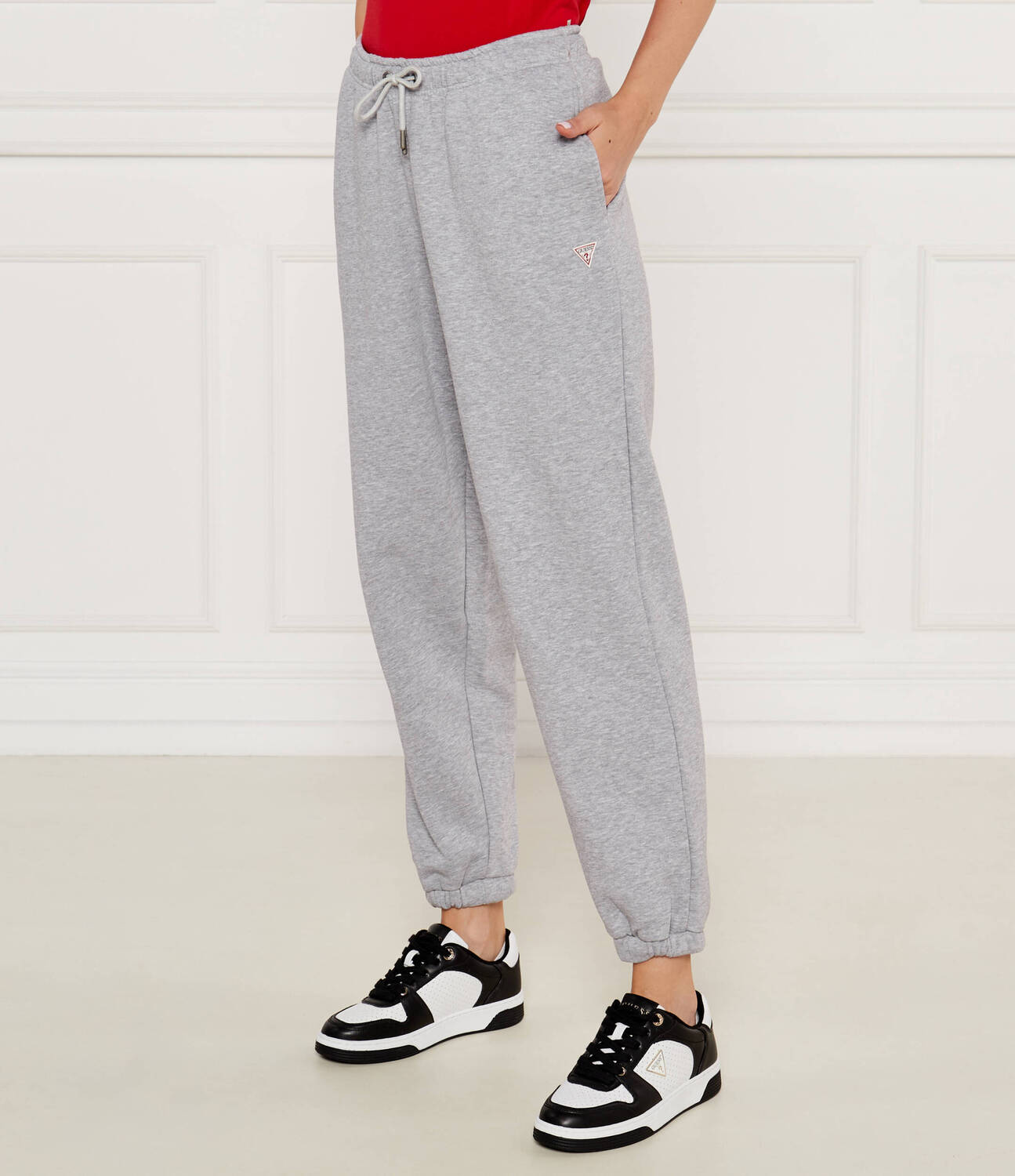 Спортивные брюки Guess Jeans Regular Fit, серый
Спортивные брюки Guess Jeans Regular Fit, серый