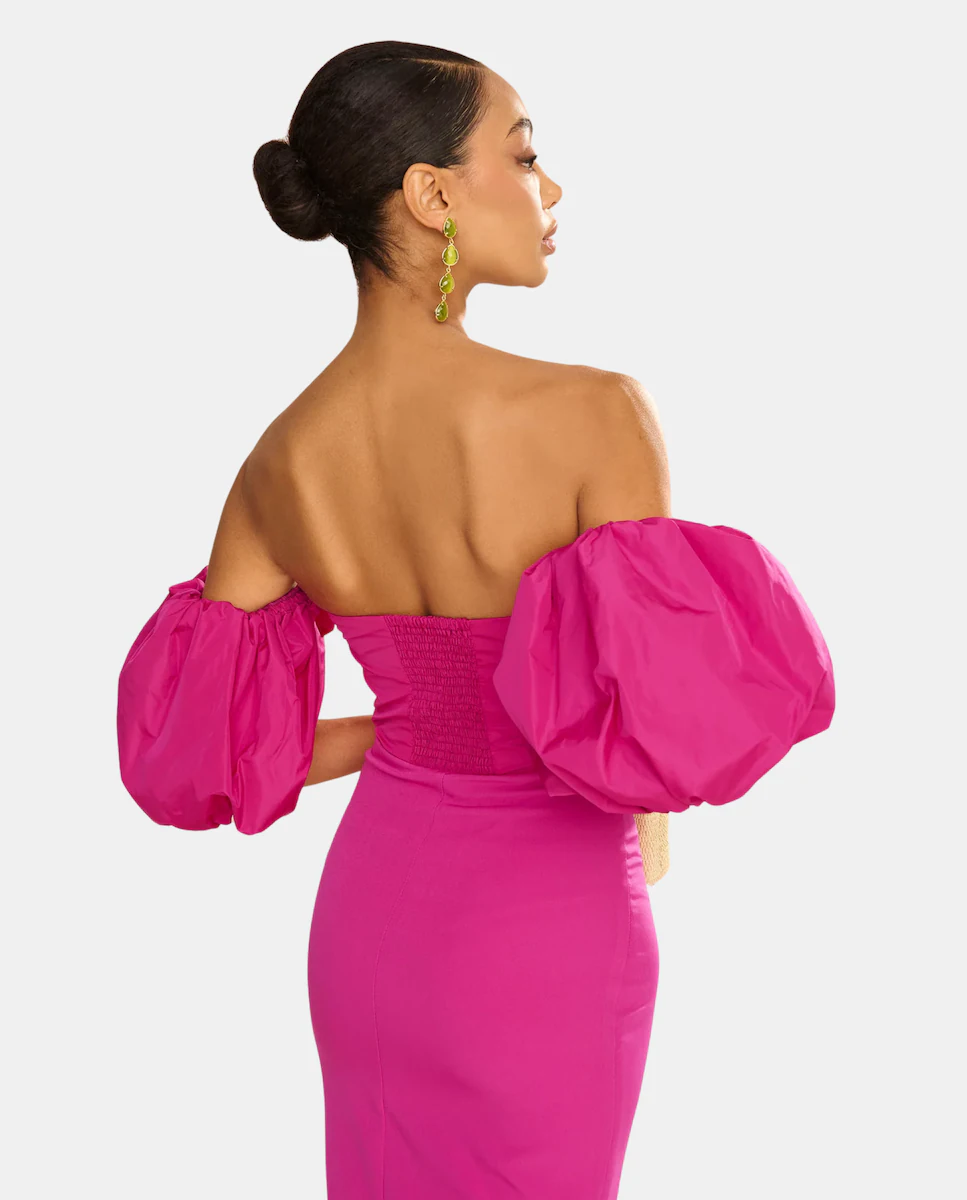 Миди-платье со съемными буффированными рукавами MIPHAI, фуксия
Миди-платье со съемными буффированными рукавами MIPHAI, фуксия