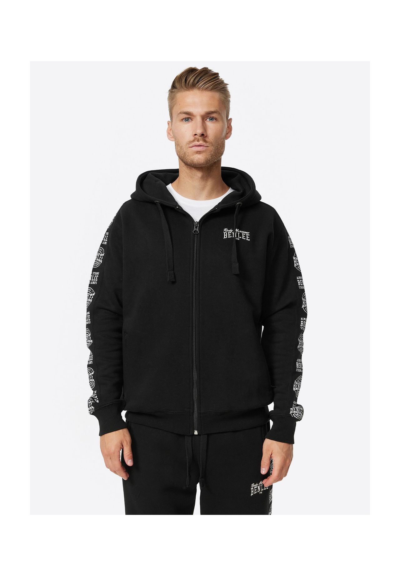 Мужская толстовка с капюшоном на молнии стандартного кроя KEMPTON BENLEE, черно-белый
Мужская толстовка с капюшоном на молнии стандартного кроя KEMPTON BENLEE, черно-белый