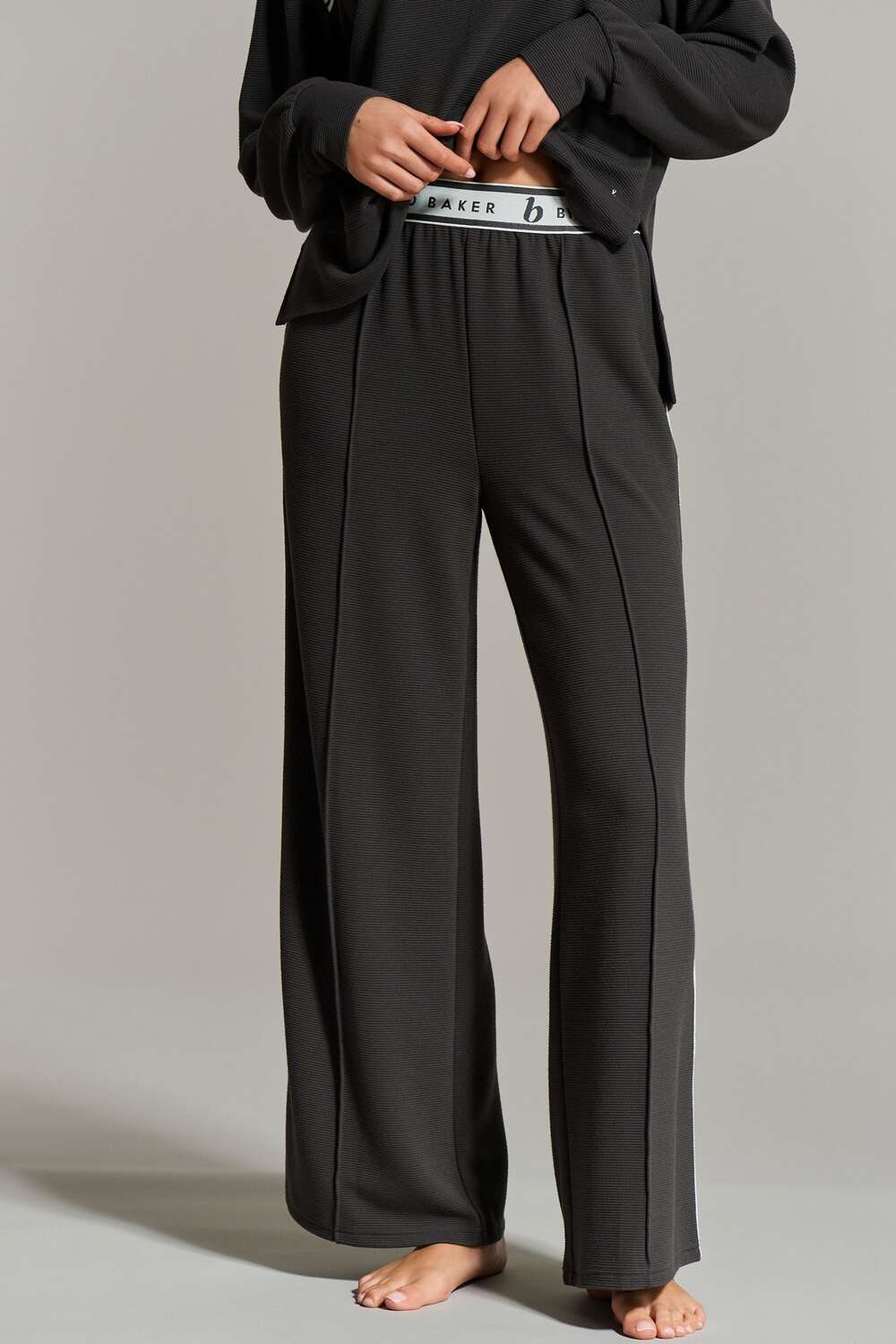 Широкие ребристые брюки джоггеры B By Ted Baker, серый
Широкие ребристые брюки джоггеры B By Ted Baker, серый