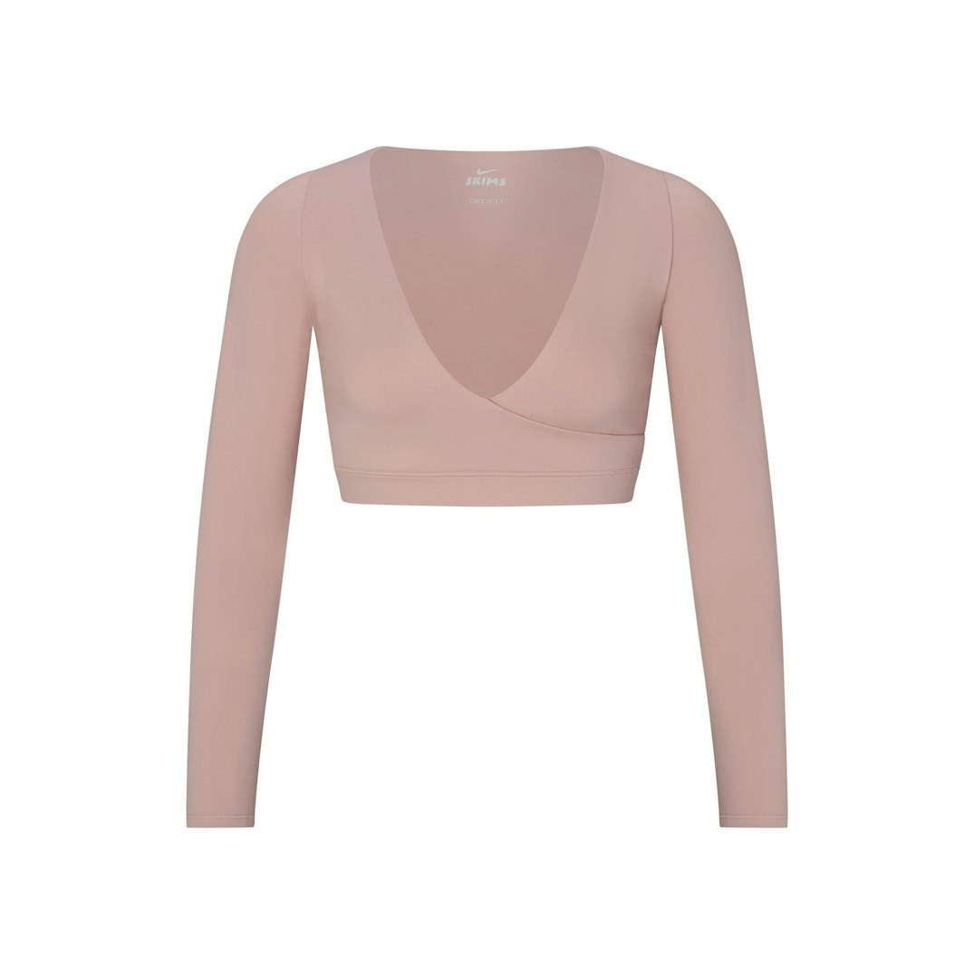 Топ Nike x SKIMS Matte Wrap Long Sleeve Cropped, розовый
Топ Nike x SKIMS Matte Wrap Long Sleeve Cropped, розовый