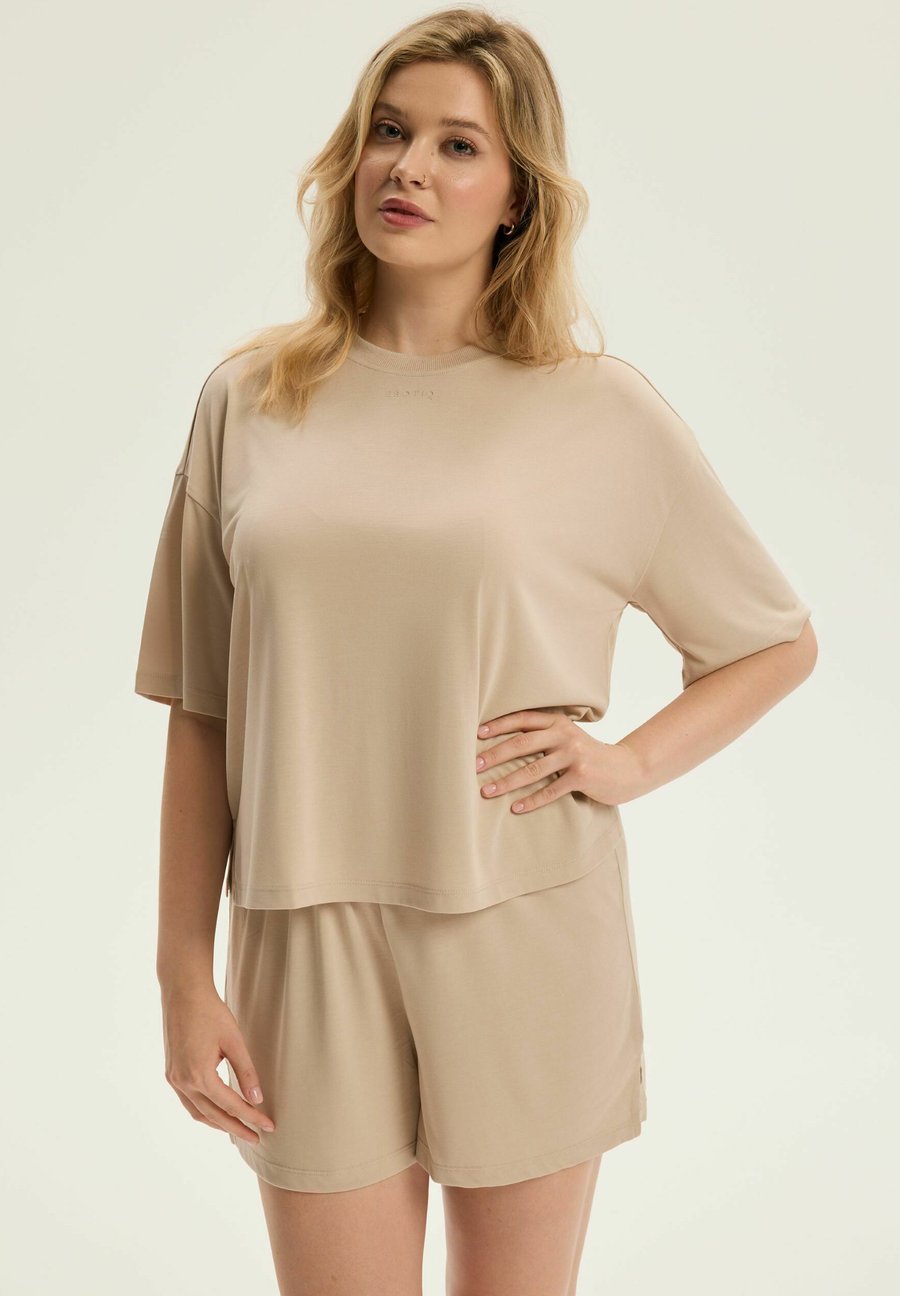Футболка ESOTIQ RUTH 2, Beige/Sand, Бежевый, Футболка ESOTIQ RUTH 2, Beige/Sand
Футболка ESOTIQ RUTH 2, Beige/Sand, Бежевый, Футболка ESOTIQ RUTH 2, Beige/Sand