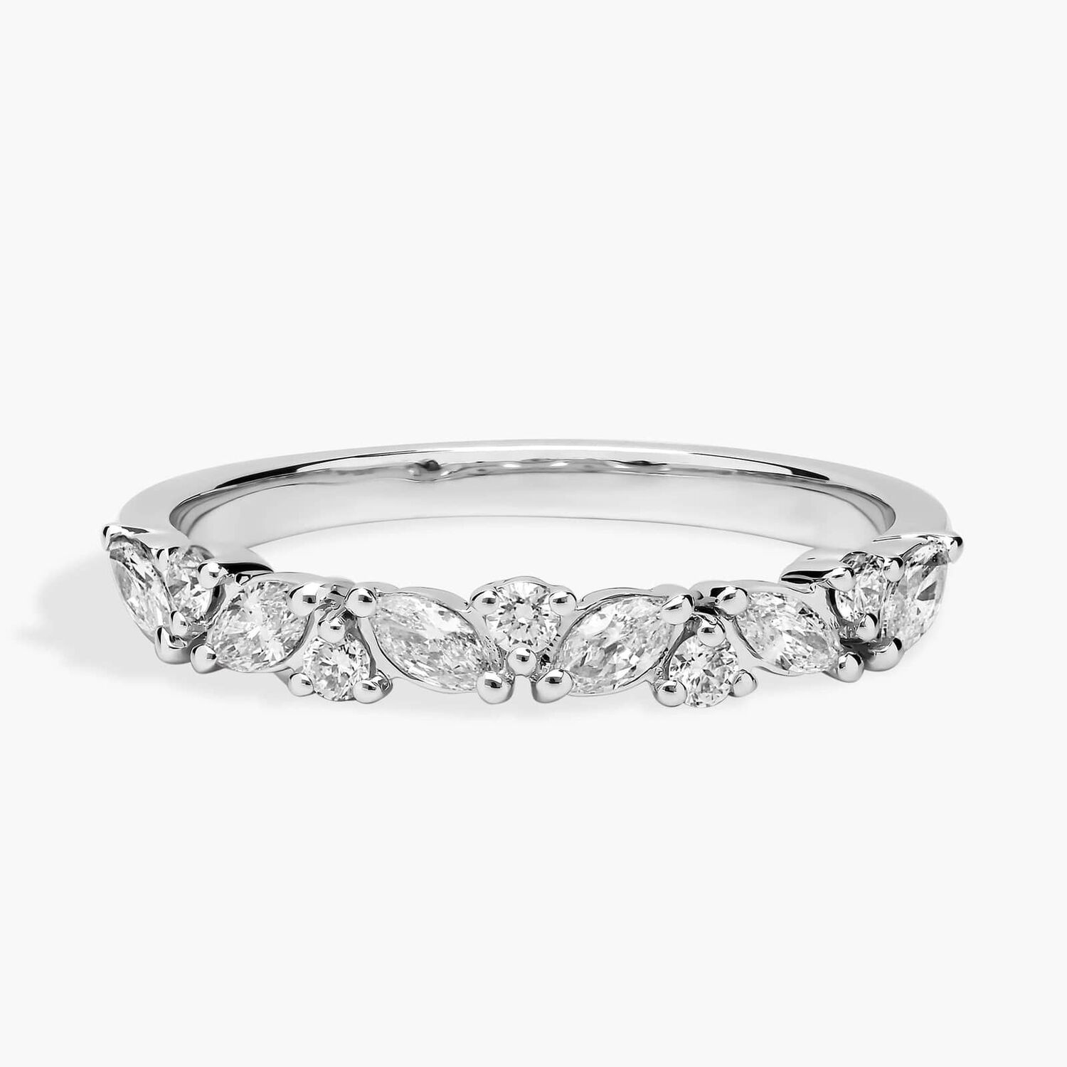 Кольцо-кластер с угловатым узором «Маркиз» из 14-каратного белого золота (1/3 карата). Blue Nile
Кольцо-кластер с угловатым узором «Маркиз» из 14-каратного белого золота (1/3 карата). Blue Nile