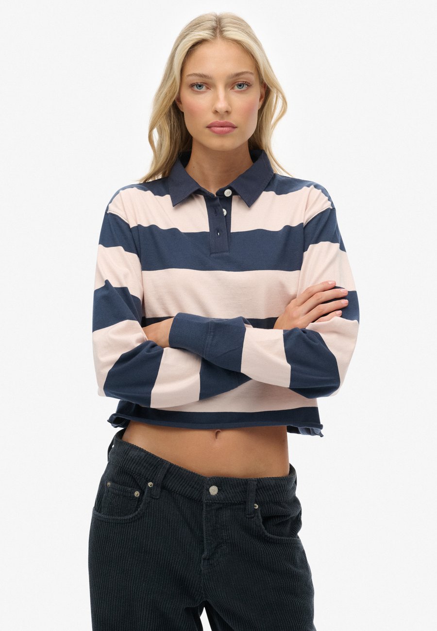 Поло Superdry & Co ATHLETIC ESSENTIALS CROPPED STRIPE RUGBY , Lauren Navy Pink Stripe/Pink
Поло Superdry & Co ATHLETIC ESSENTIALS CROPPED STRIPE RUGBY , Lauren Navy Pink Stripe/Pink