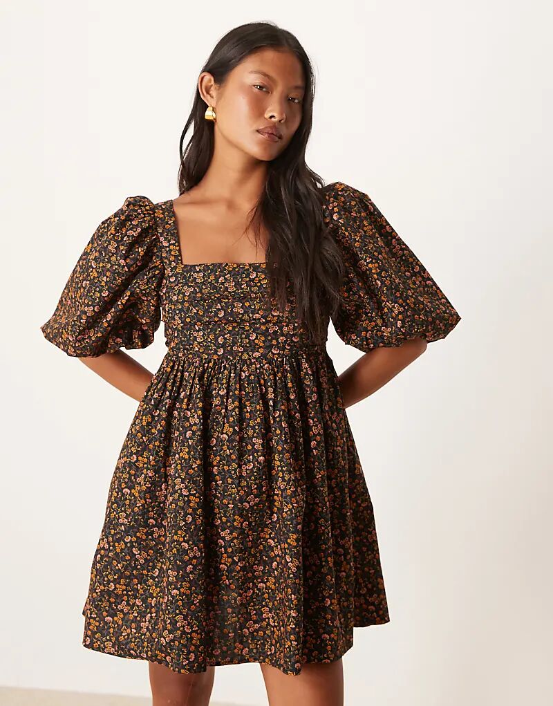 Мини-платье Nobody's Child Petite Nova с рукавами-фонариками и темным цветочным принтом
Мини-платье Nobody's Child Petite Nova с рукавами-фонариками и темным цветочным принтом