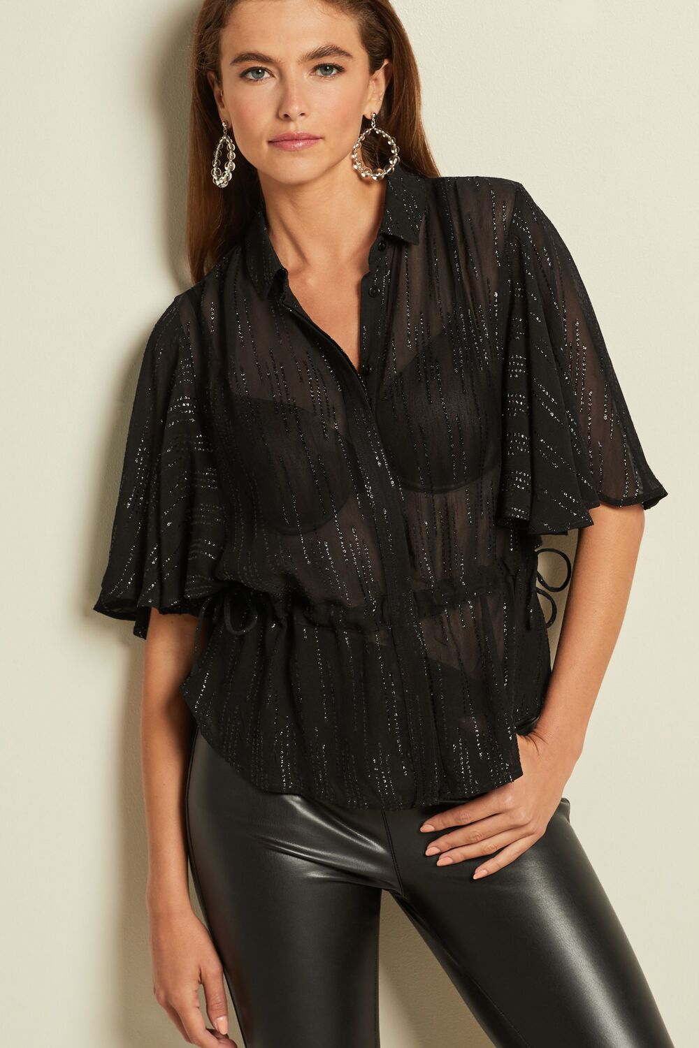 Блестящая блузка с короткими воздушными рукавами и завязкой на талии Next, черный
Блестящая блузка с короткими воздушными рукавами и завязкой на талии Next, черный